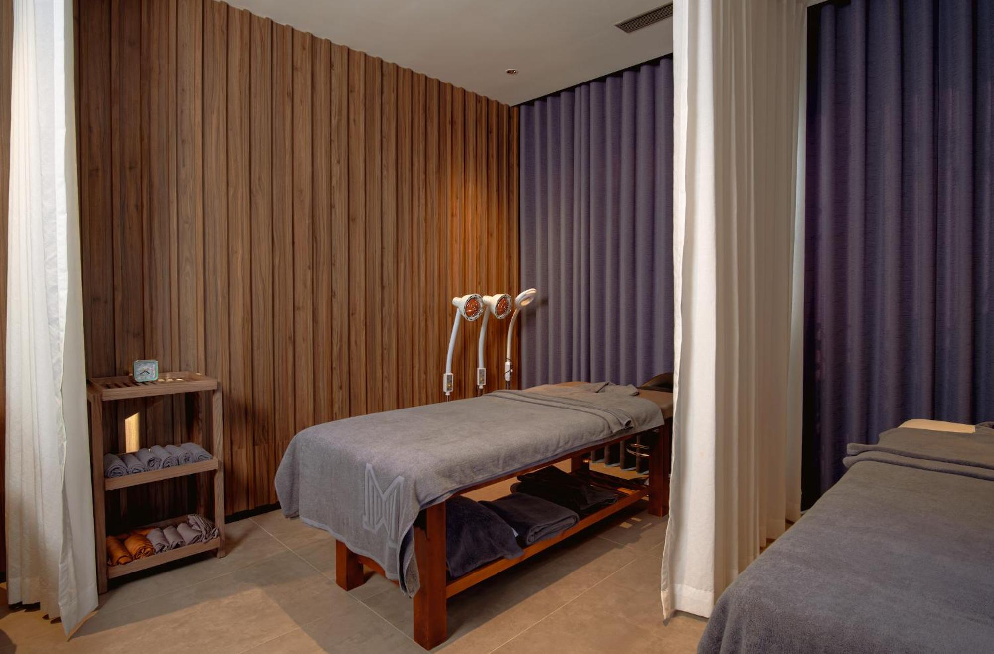 M Hotel Danang ภายนอก รูปภาพ A massage room at a spa