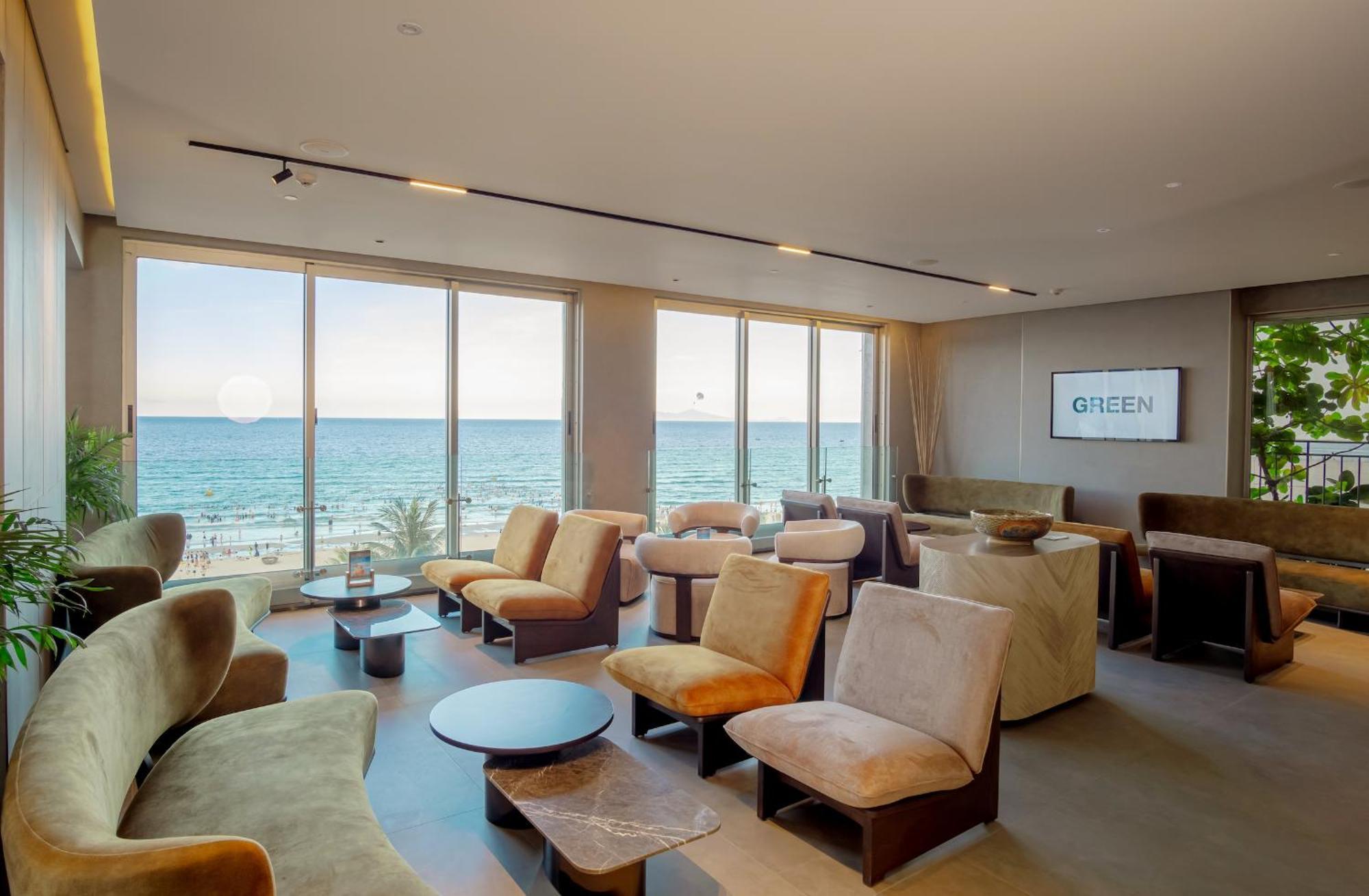 M Hotel Danang ภายนอก รูปภาพ Club Lounge at Tel Aviv airport