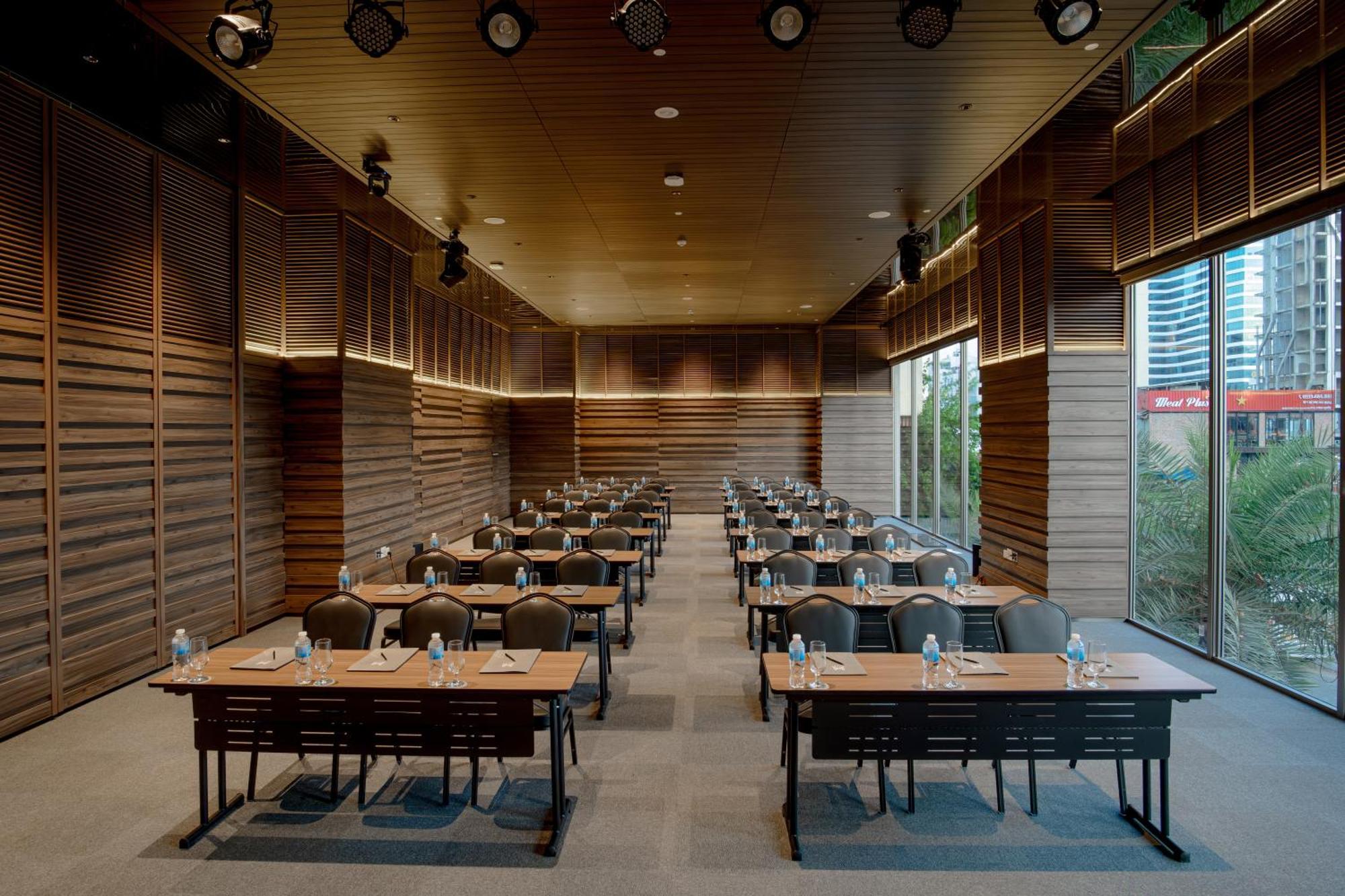 M Hotel Danang ภายนอก รูปภาพ The interior of the conference room