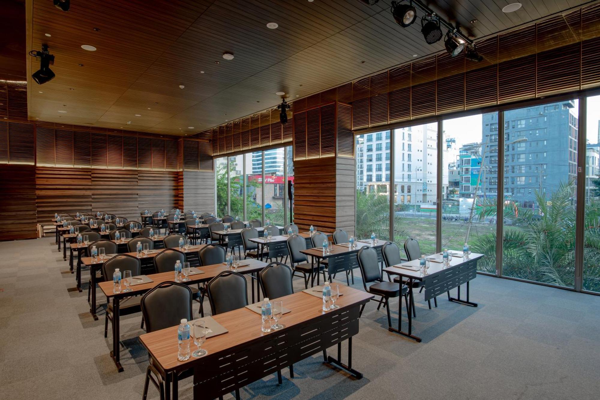 M Hotel Danang ภายนอก รูปภาพ The interior of the conference centre