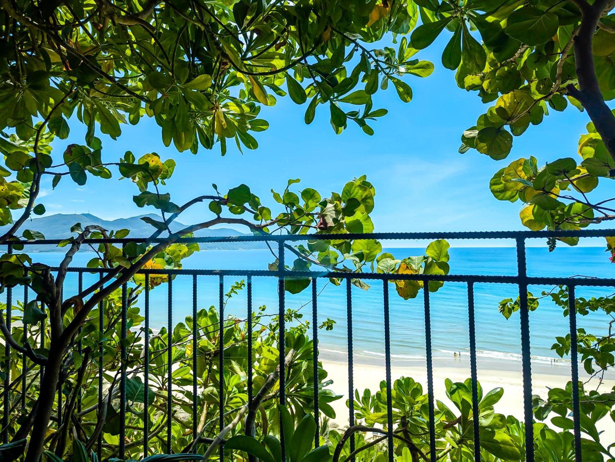M Hotel Danang ภายนอก รูปภาพ View of the beach from the hotel