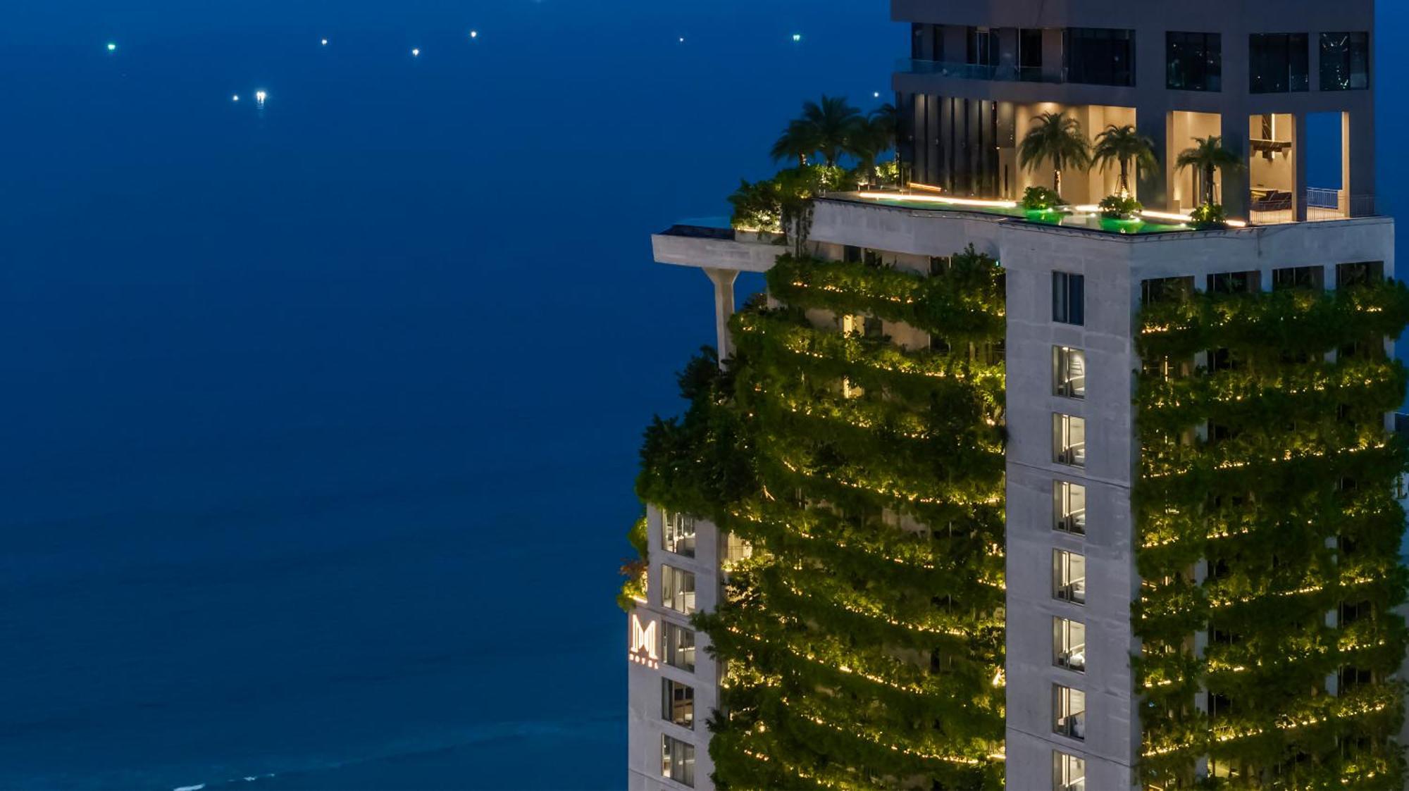 M Hotel Danang ภายนอก รูปภาพ The vertical forest at night