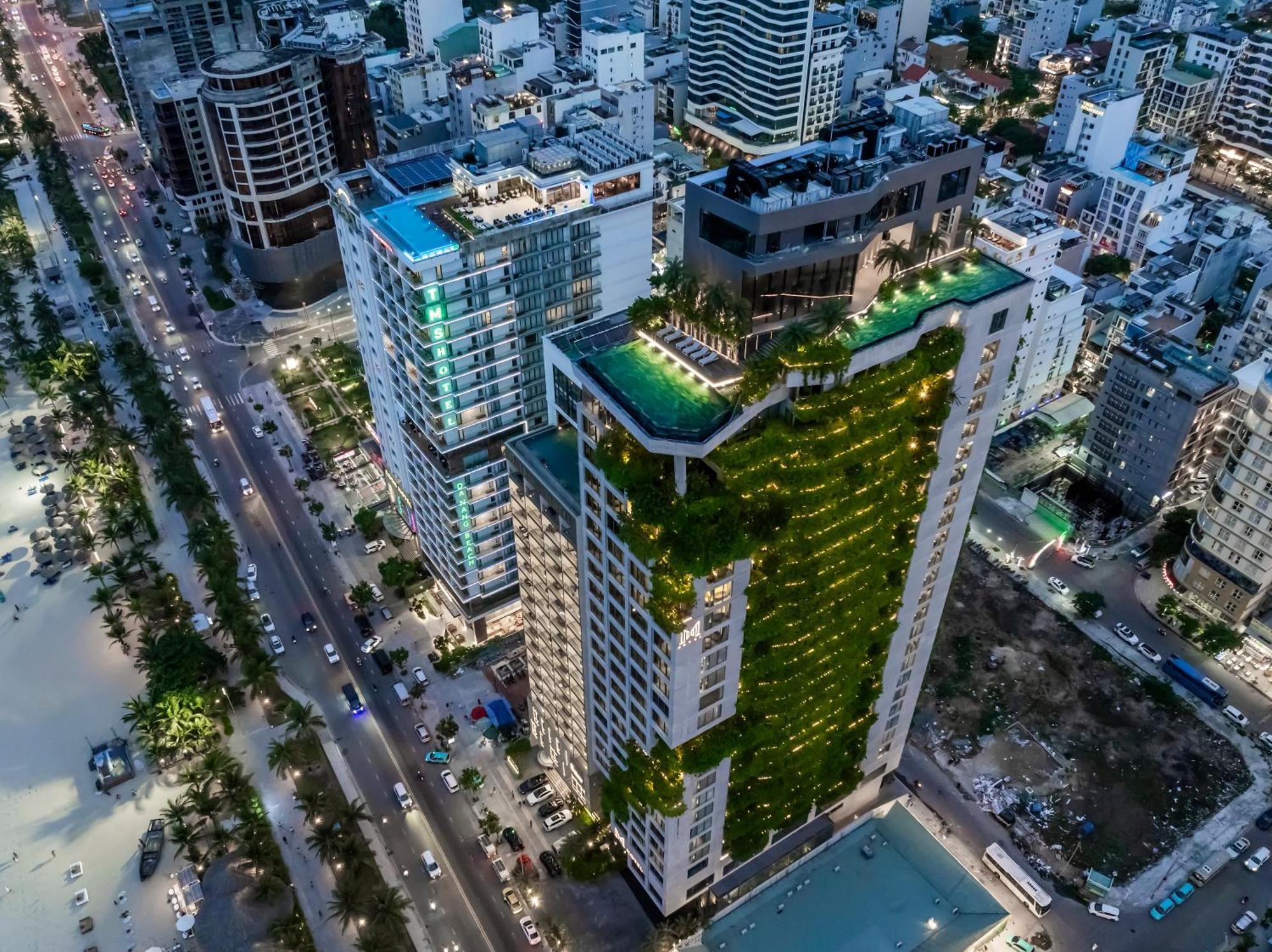 M Hotel Danang ภายนอก รูปภาพ The green wall at The Park