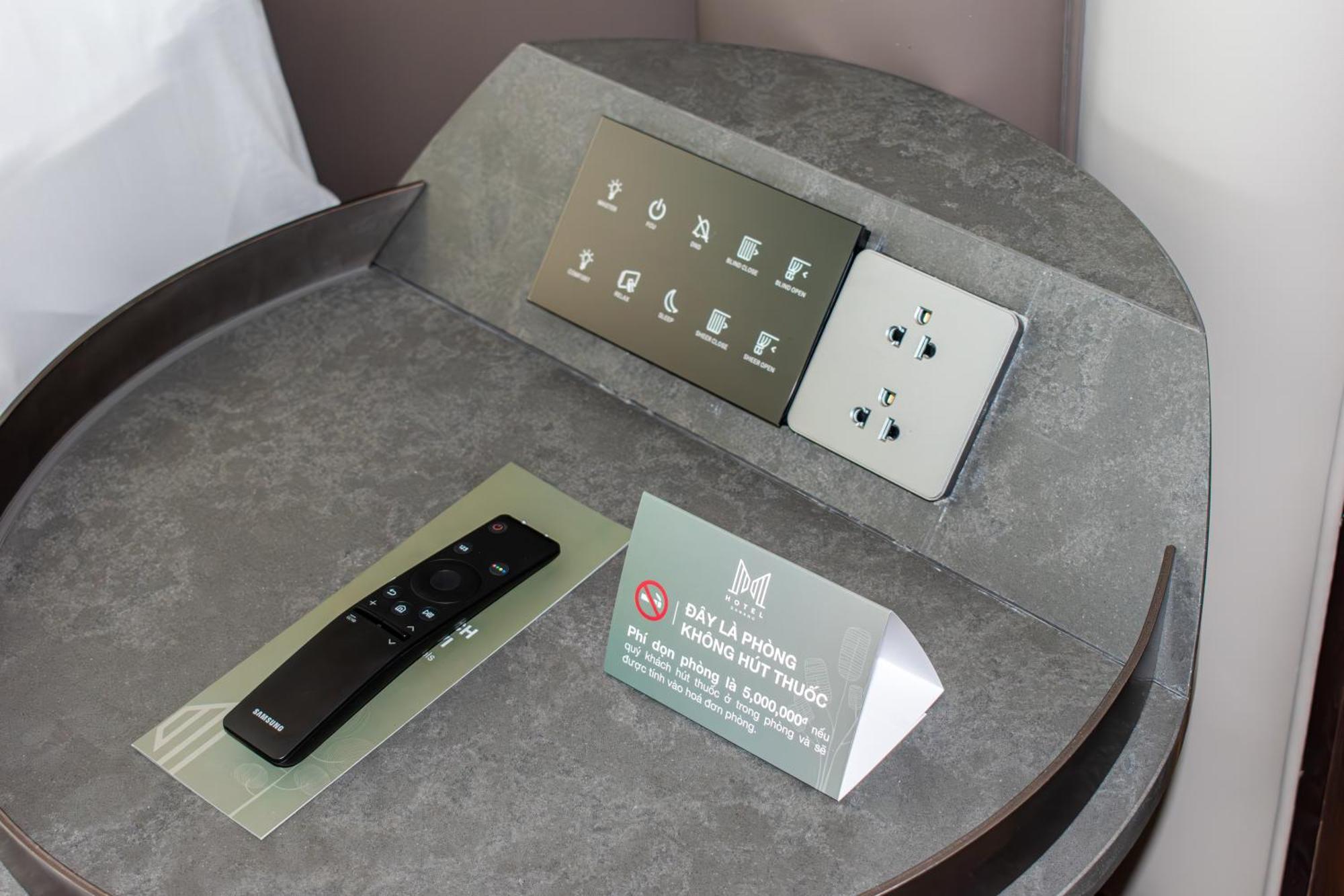 M Hotel Danang ภายนอก รูปภาพ A room control panel